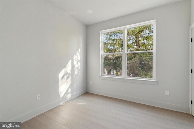 Building Photo - 5521 Wayne Ave