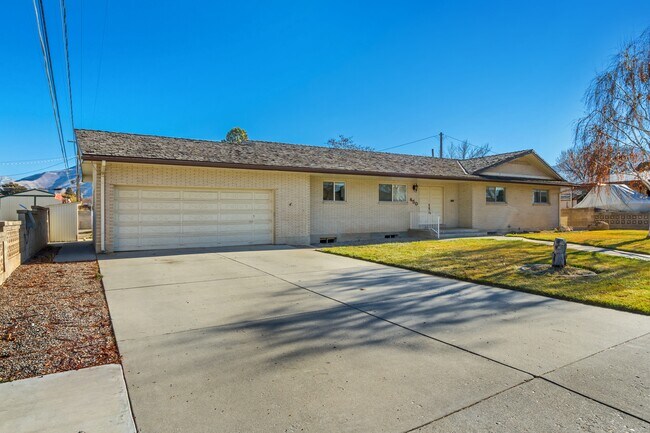 Building Photo - 450 N 500 E