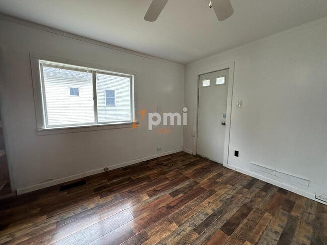 Building Photo - 810 Poplar St