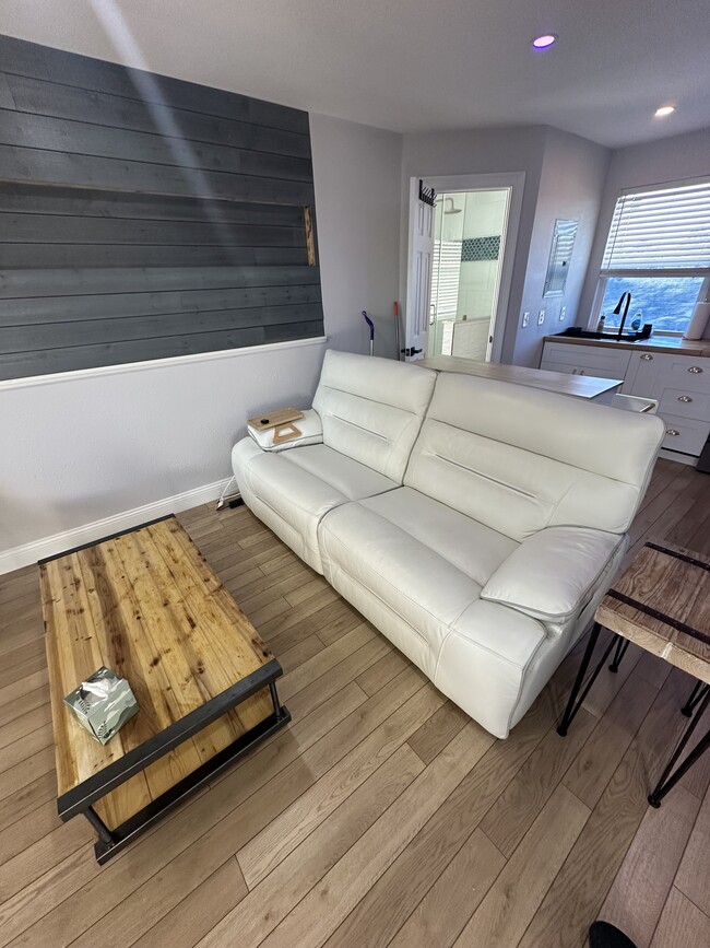 Building Photo - 3114 Dupont St S