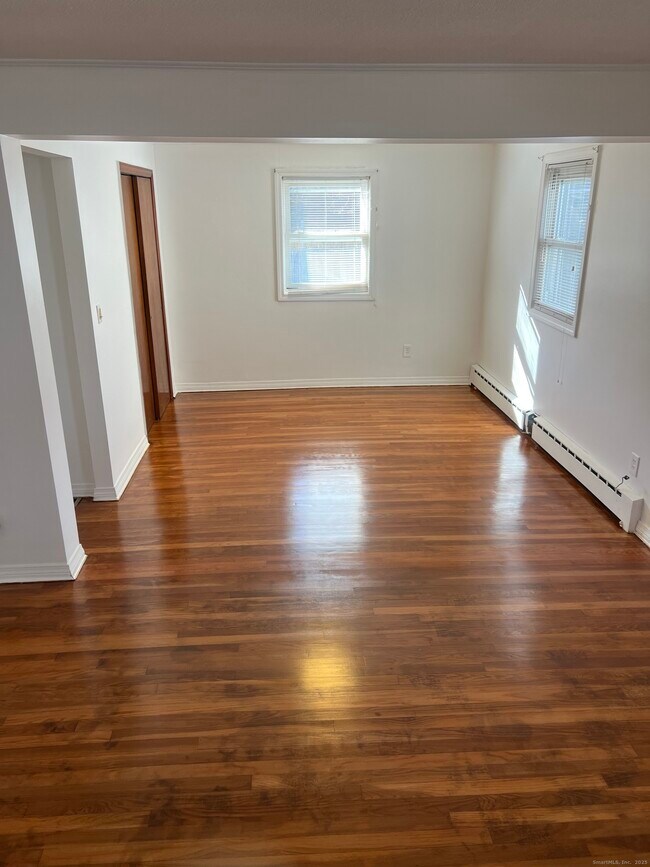 Building Photo - 565 Hart St