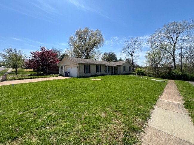 Building Photo - Spacious 4-Bedroom Home in Highly Desirabl...