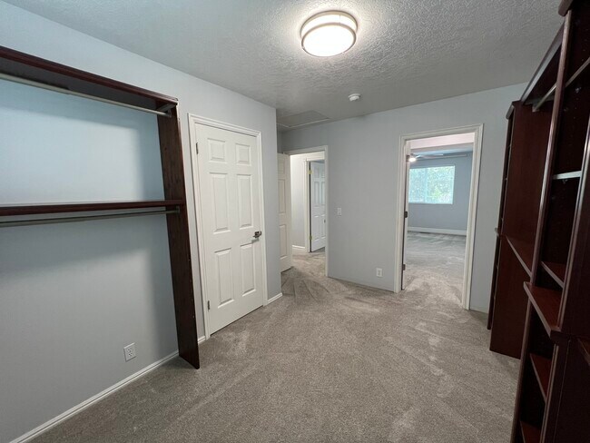 Walk-in Robe (Bedroom no. 4) - 5577 S Walden Glen Dr