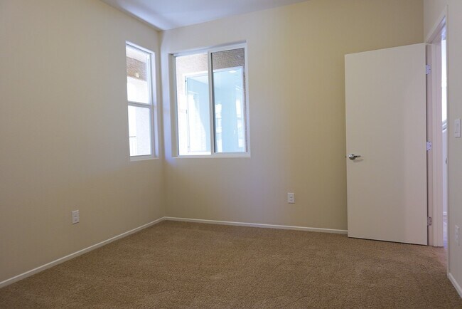 Building Photo - Brand New Gated 4-Bed, 3-Bath Townhome wit...