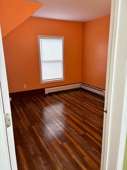 Building Photo - 39 Pitkin St