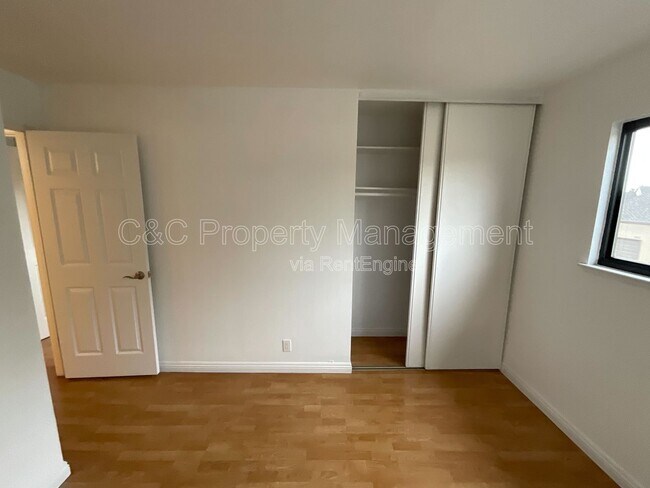 Building Photo - 6628 Wildwood Ct