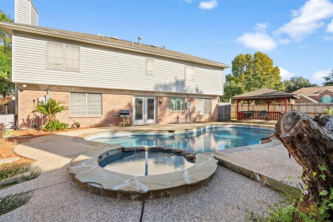 Building Photo - 9942 Villa Verde Dr