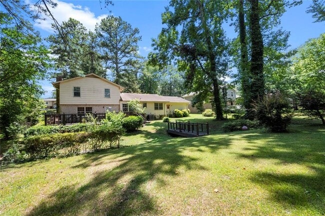 Building Photo - 4000 Pinehurst Pl