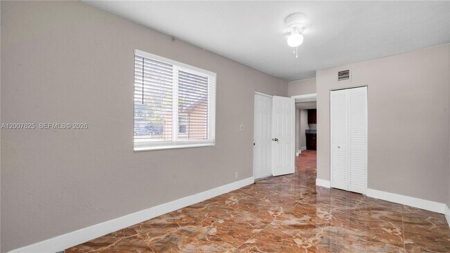 Building Photo - 1124 NW 100th Terrace