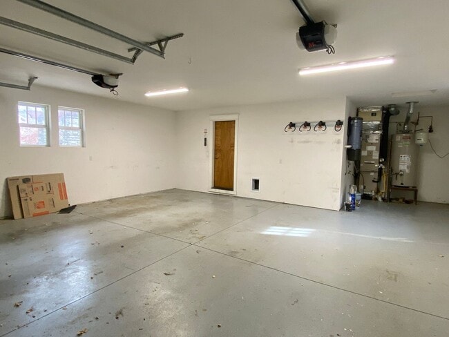 Building Photo - Northwest Crossing Gem! Bonus Office and Family Room