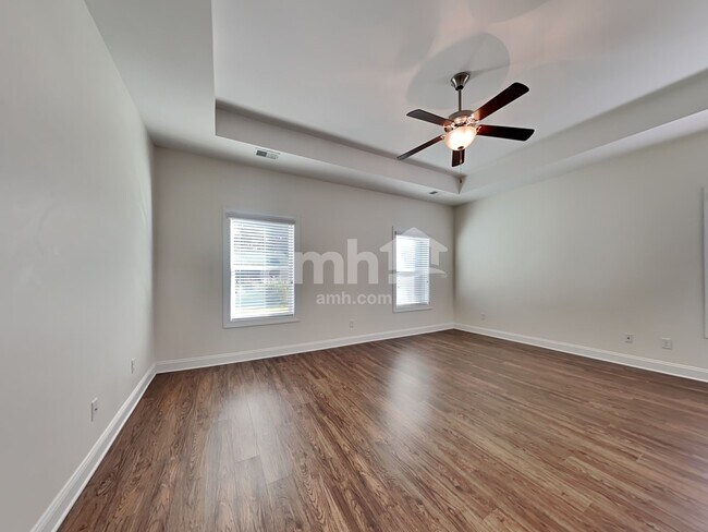 Building Photo - 111 Doral Blue Dr