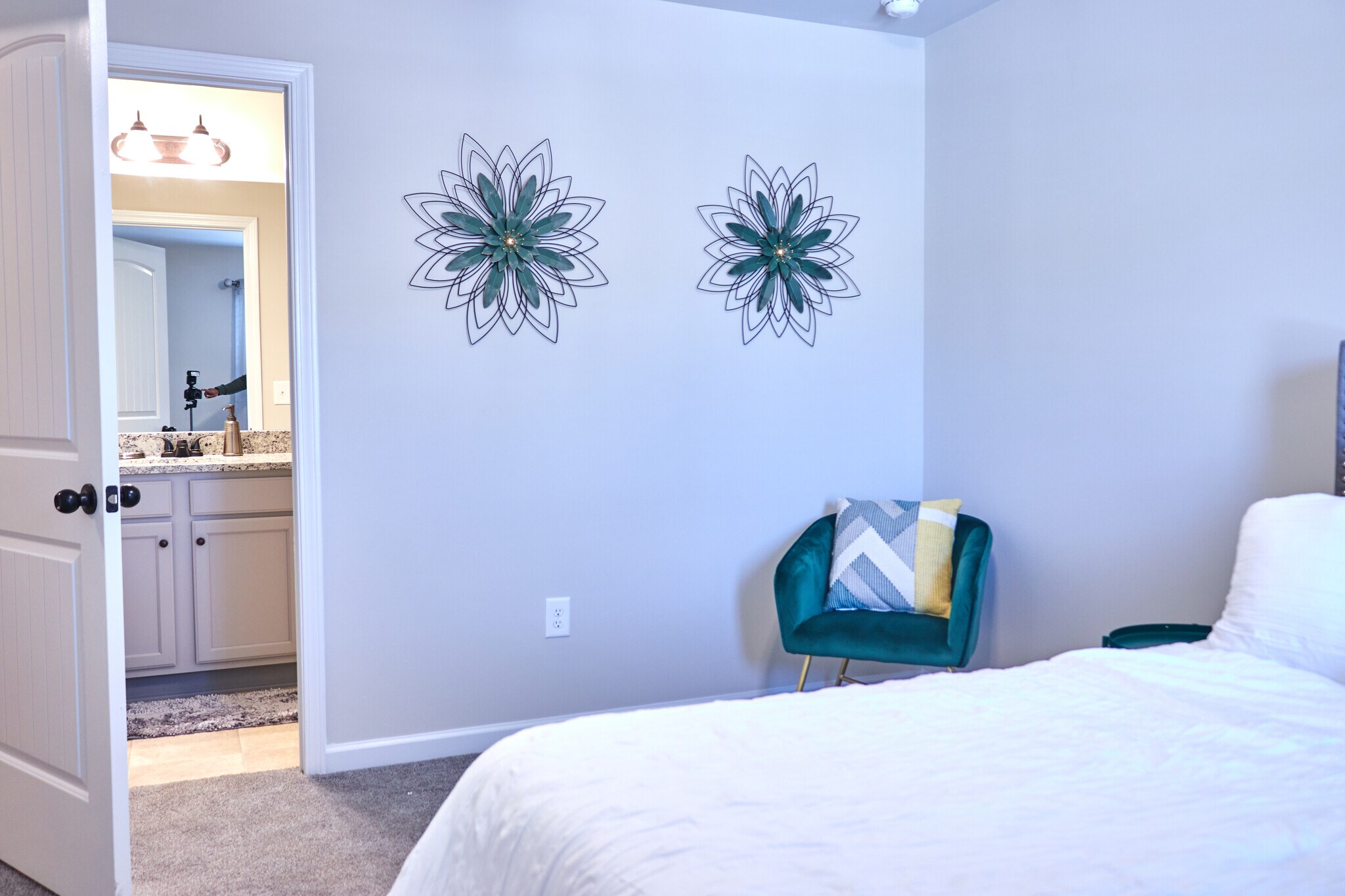 Building Photo - Room in Townhome on Bayrose Cir