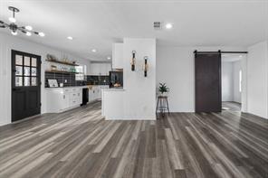 Building Photo - 710 Carpenter Dr