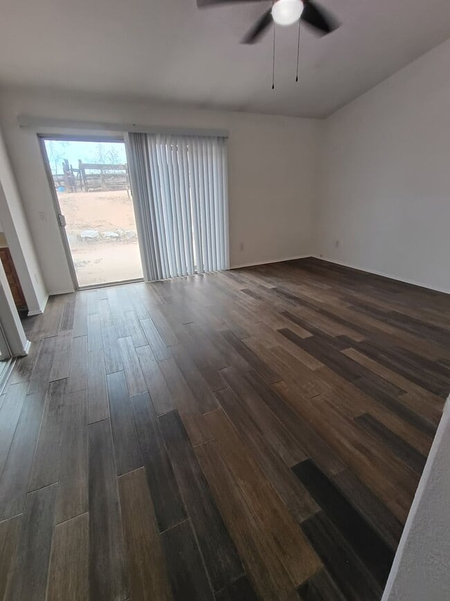 Building Photo - Large lot! 4 bedroom house in Woodcrest! Horse property!