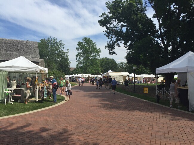 Downtown Naperville - 140 N Washington St