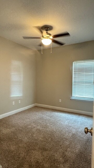 Building Photo - 6425 Chickory Way