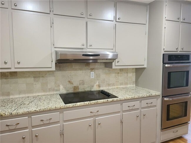 Building Photo - 2520 Riverglenn Cir