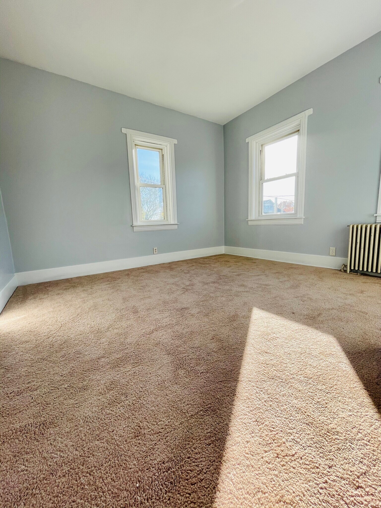 Building Photo - 33 Linden Ave