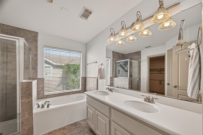 Building Photo - 313 Hogan St