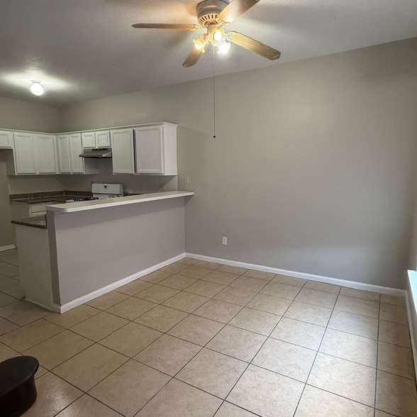 Building Photo - 19959 Sycamore Valley Dr