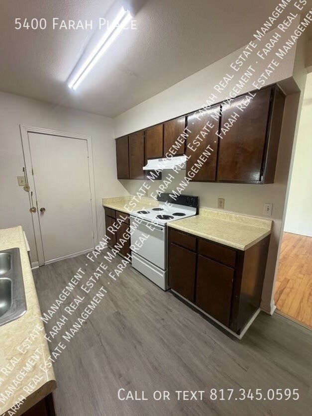 Building Photo - 5400 Farah Pl