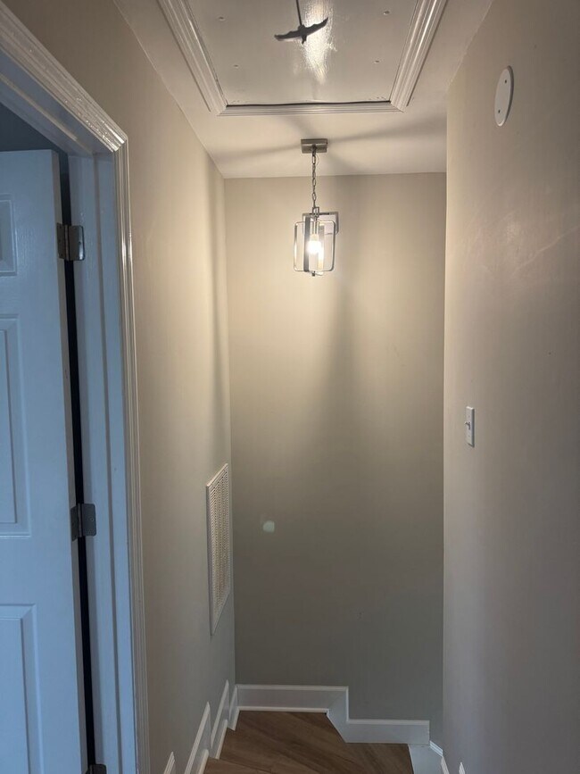 Building Photo - cute town home