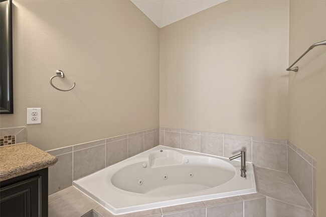 Building Photo - 5708 Petty St