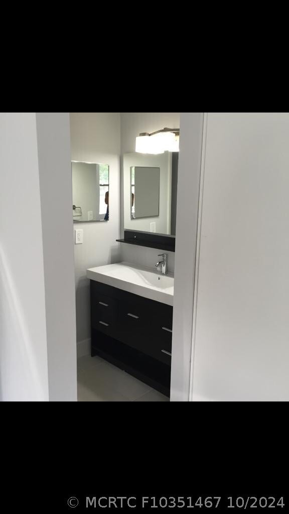 Building Photo - 3343 Carambola Cir S