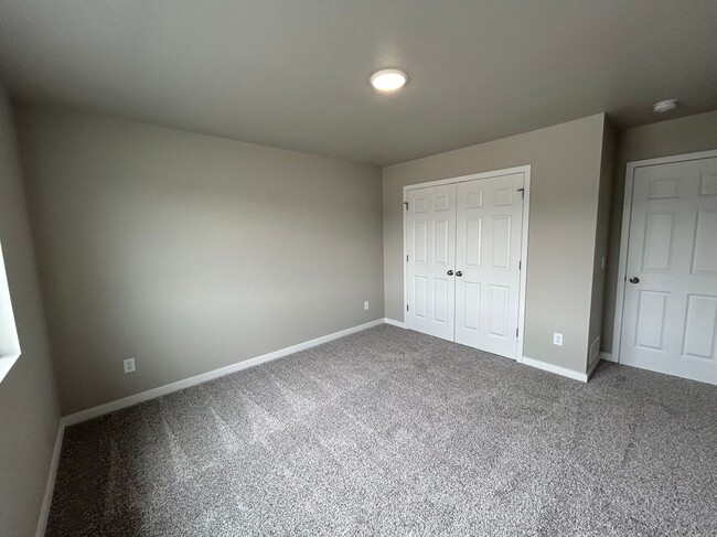 Building Photo - 3828 Scorpio Dr SE