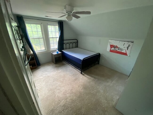 Building Photo - 2615 Cooper Ave