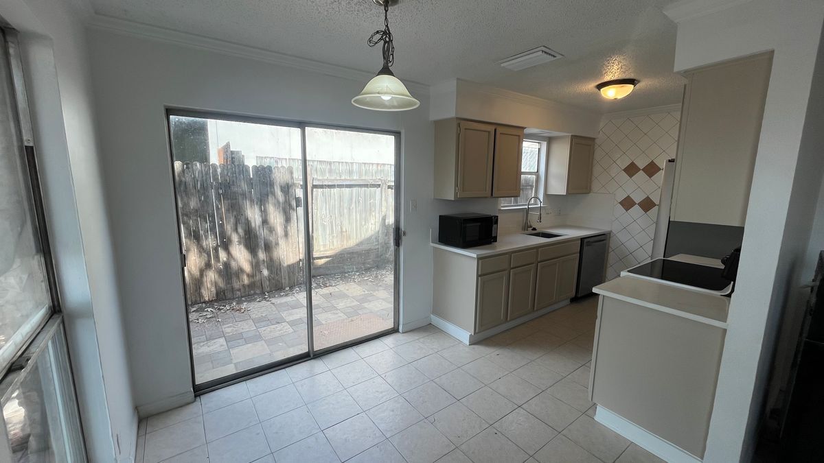 Building Photo - 9515 Aberdeen Way