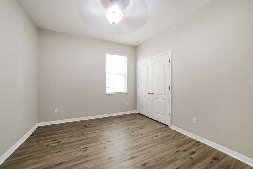 Building Photo - 402 Blakely Ct