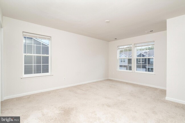 Building Photo - 59 Peregrine Way