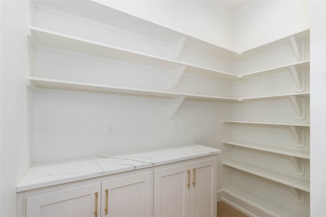 Building Photo - 3964 Hogan Dr