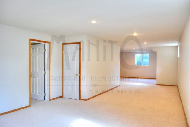 Building Photo - Sprawling Liberty Lake Home