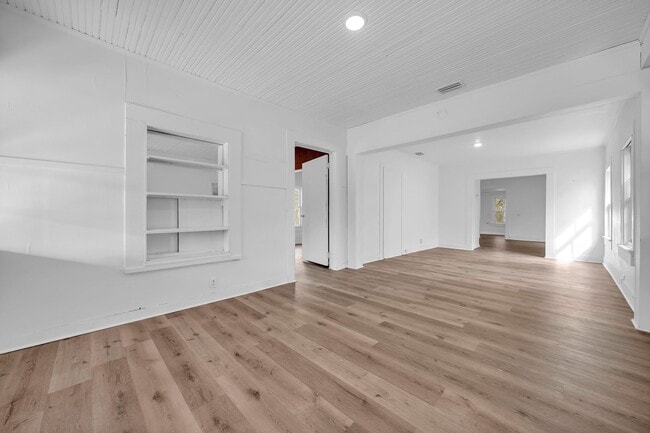 Building Photo - For Rent – Mobile, AL