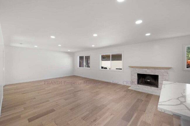Building Photo - Sun Valley Triplex, Fully Renovated with Attention to detail
