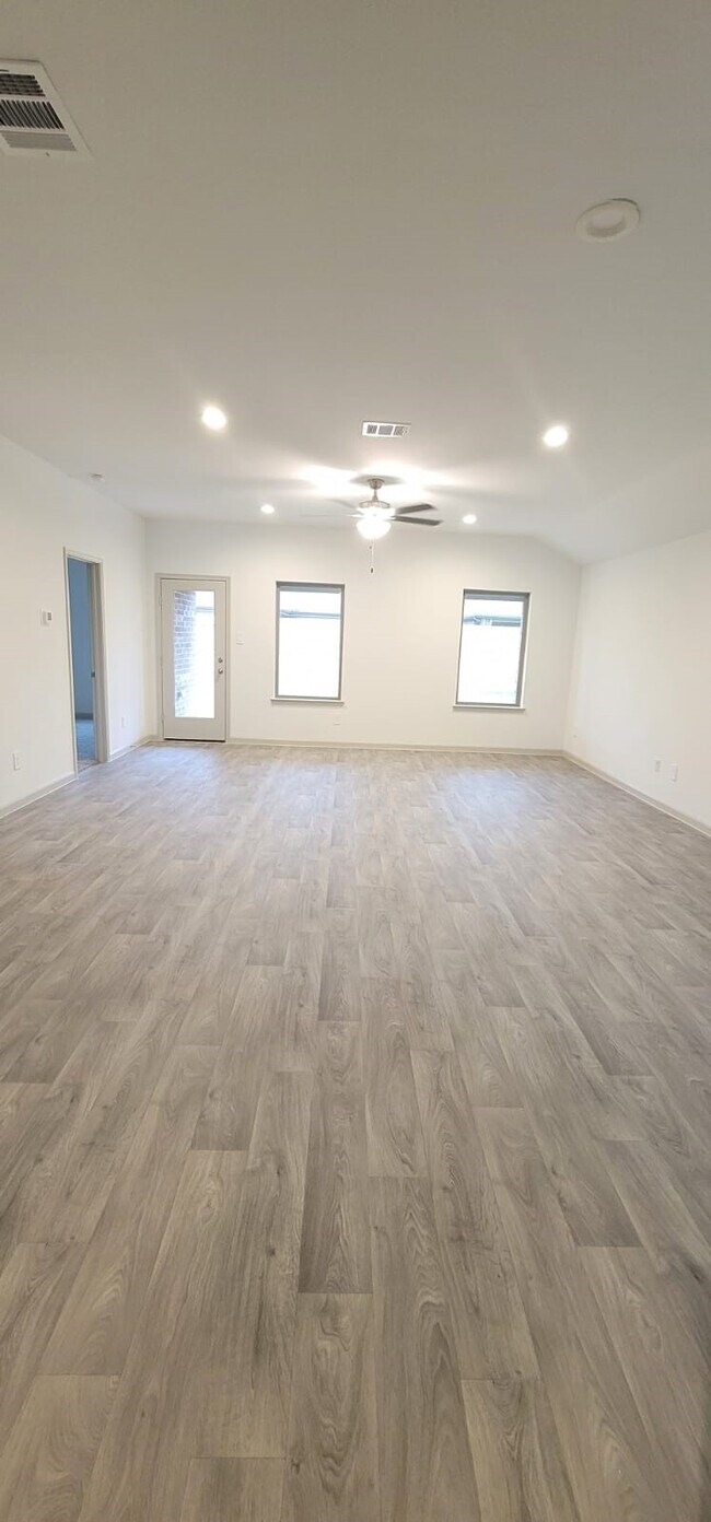 Building Photo - 1514 Maple Rdg Dr