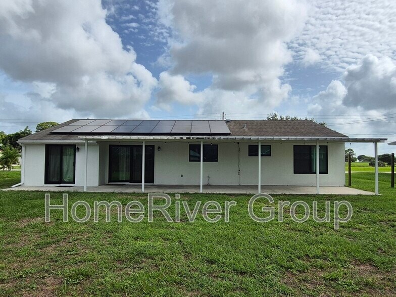 Building Photo - 143 SW Tulip Blvd