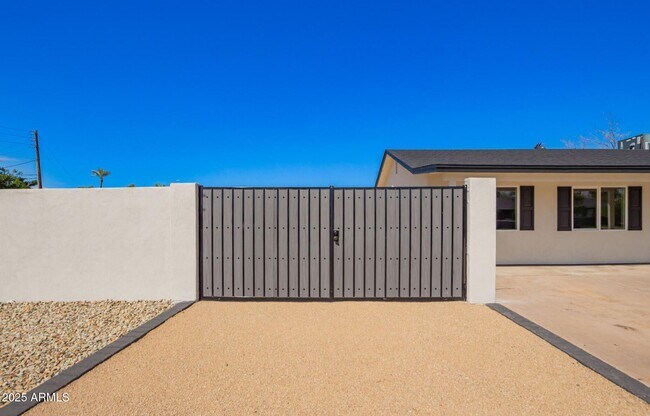 Building Photo - 4402 E Mitchell Dr