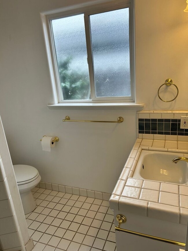Building Photo - Spacious 3-Bedroom Home + Office/Den in De...