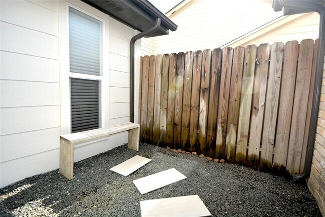 Building Photo - 2434 Planters Row