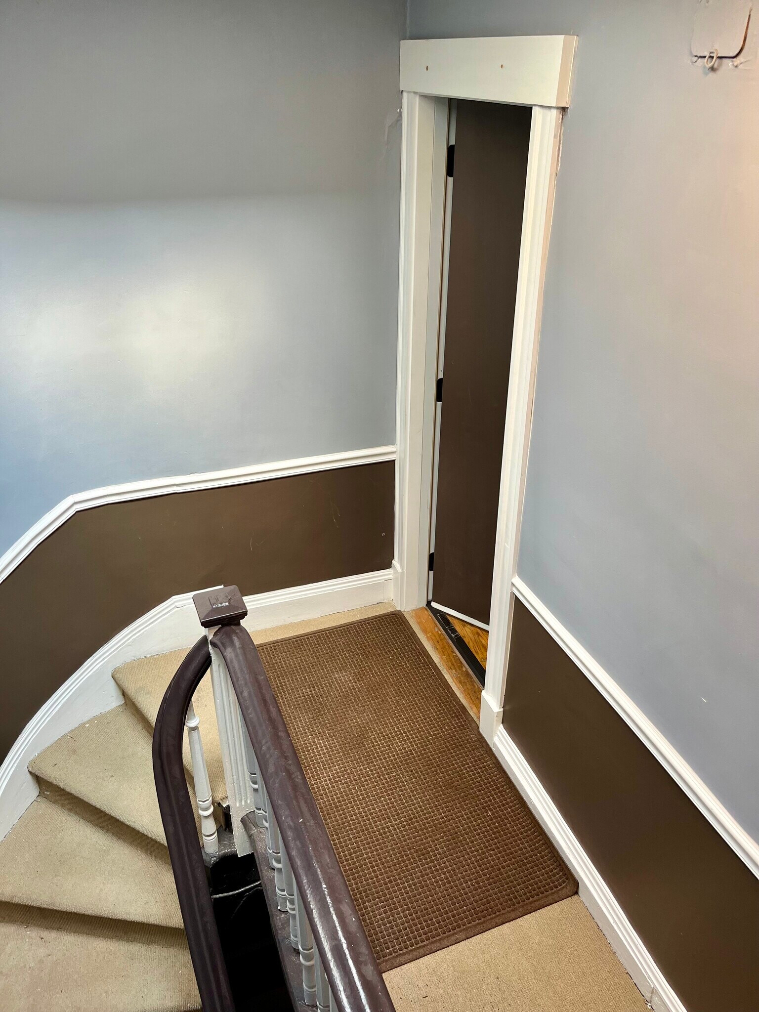 Entry with extra storage space - 393 Clermont Ave