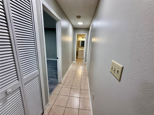 Building Photo - 5490 Britan Dr