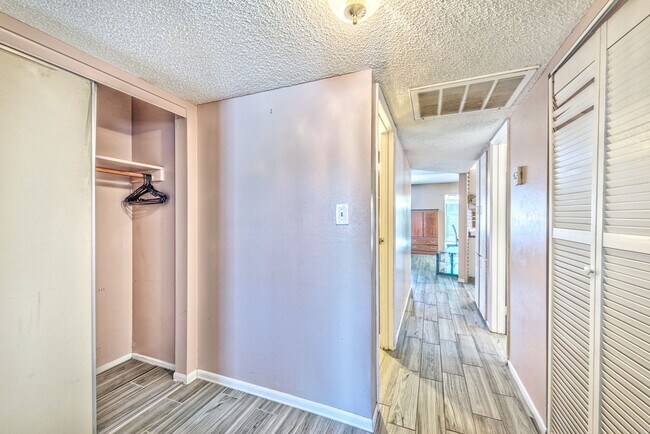 Building Photo - 5243 Orinda Ave