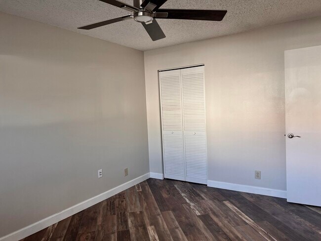 Building Photo - 2865 SW 22nd Ave