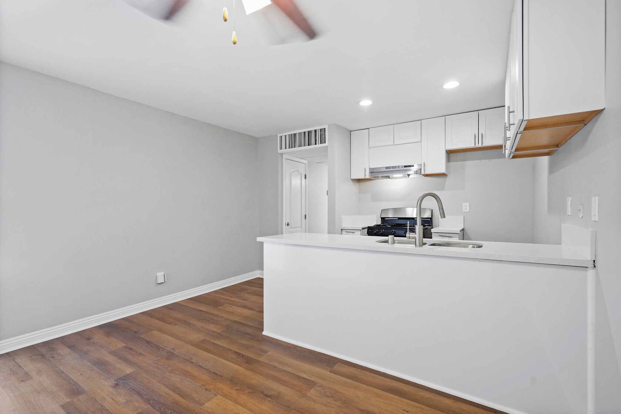 Building Photo - 8601 International Ave