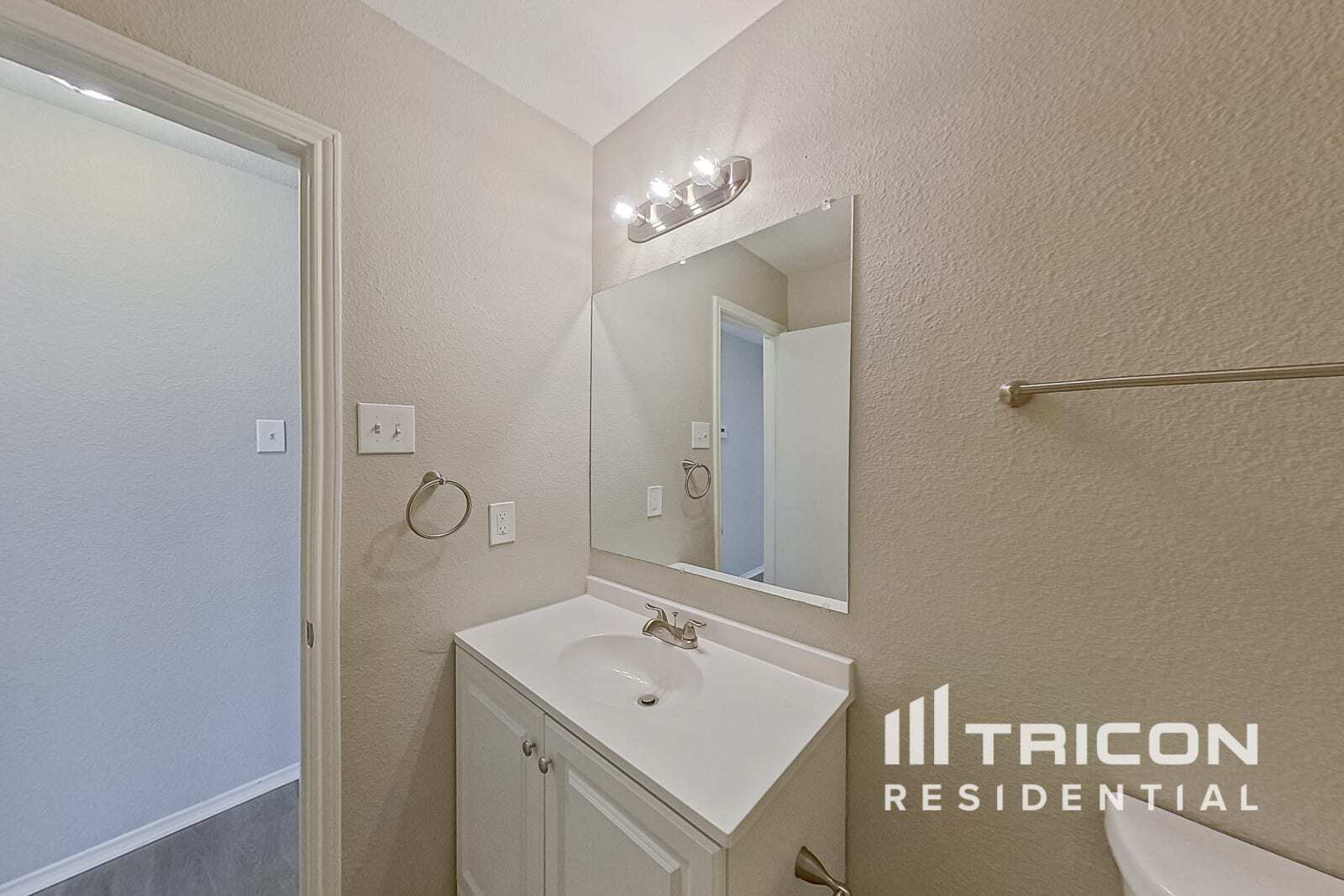 Building Photo - 1402 Misty Meadow Dr