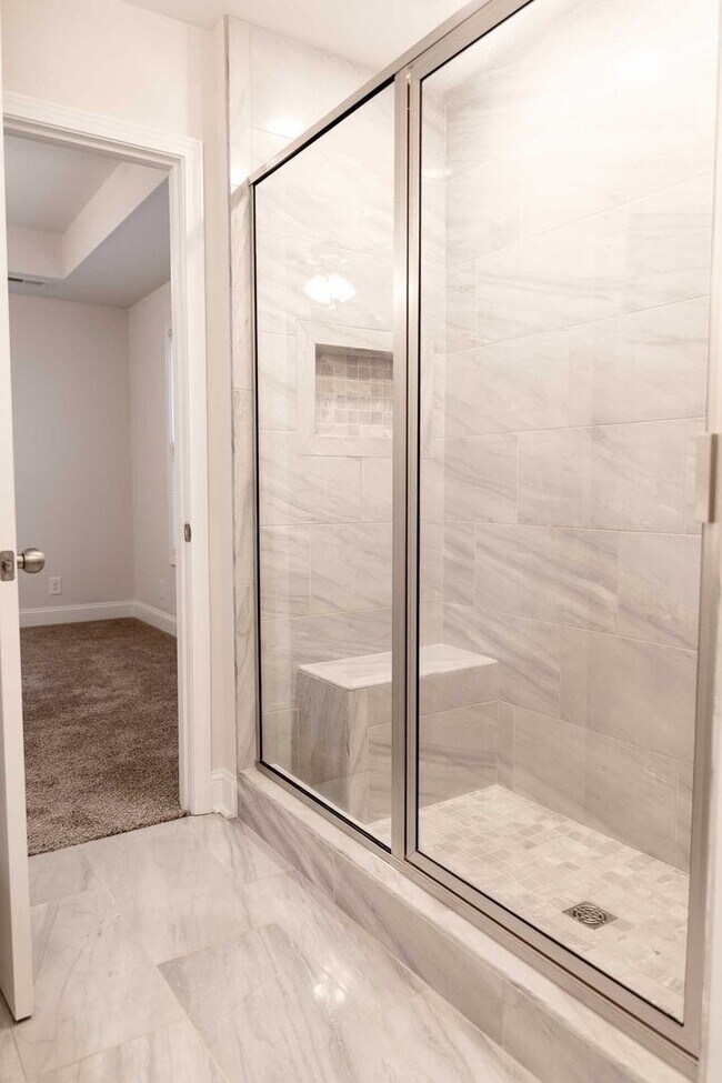 Building Photo - Charming Home With Eat In Kitchen, Granite Countertops, and Glass Door Tiled Shower
