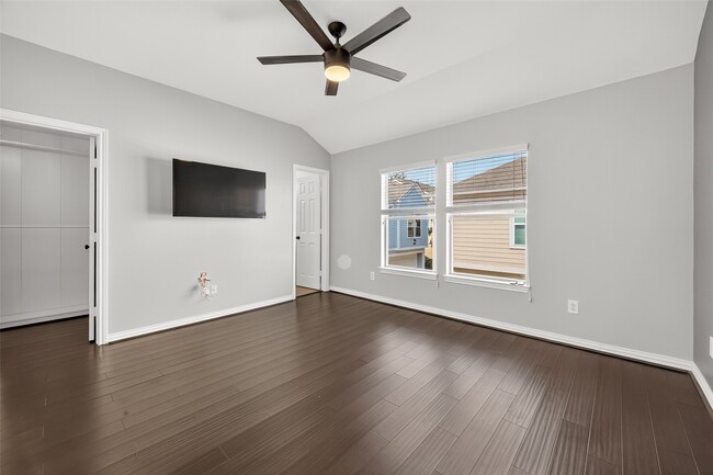 Building Photo - 1127 W 24th St